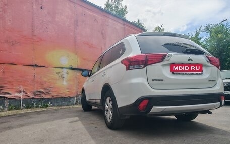 Mitsubishi Outlander III рестайлинг 3, 2015 год, 1 700 000 рублей, 5 фотография
