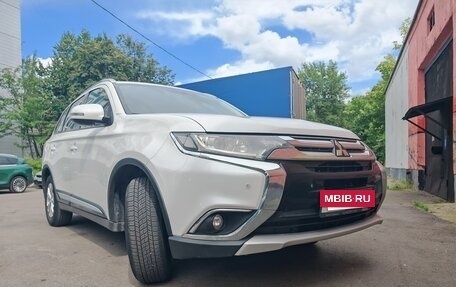 Mitsubishi Outlander III рестайлинг 3, 2015 год, 1 700 000 рублей, 6 фотография