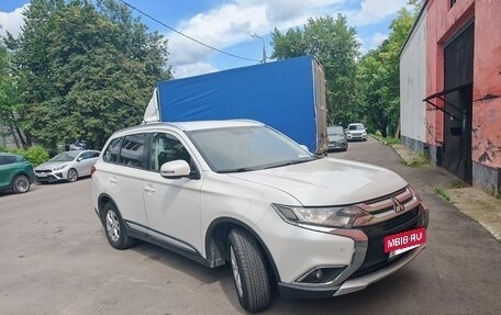Mitsubishi Outlander III рестайлинг 3, 2015 год, 1 700 000 рублей, 2 фотография