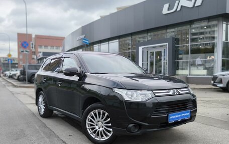 Mitsubishi Outlander III рестайлинг 3, 2013 год, 1 165 000 рублей, 3 фотография