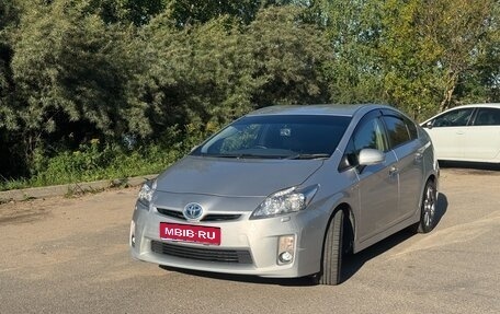 Toyota Prius, 2011 год, 1 090 000 рублей, 2 фотография
