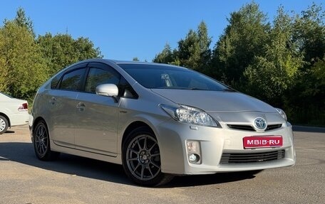 Toyota Prius, 2011 год, 1 090 000 рублей, 1 фотография