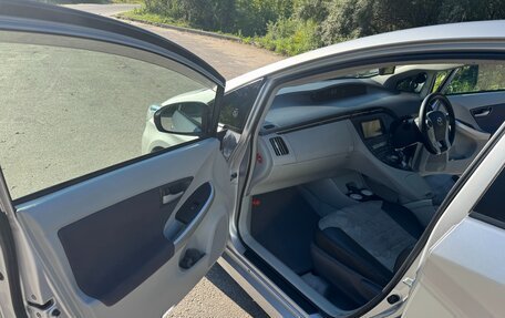 Toyota Prius, 2011 год, 1 090 000 рублей, 9 фотография