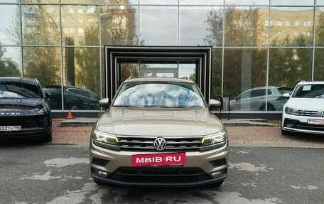 Volkswagen Tiguan II, 2019 год, 2 199 000 рублей, 2 фотография