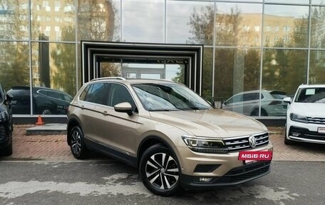 Volkswagen Tiguan II, 2019 год, 2 199 000 рублей, 3 фотография