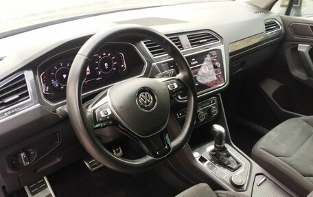 Volkswagen Tiguan II, 2019 год, 2 199 000 рублей, 30 фотография