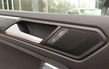 Volkswagen Tiguan II, 2019 год, 2 199 000 рублей, 31 фотография