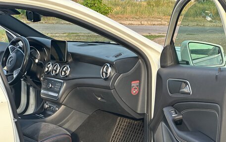 Mercedes-Benz GLA, 2017 год, 1 850 000 рублей, 15 фотография