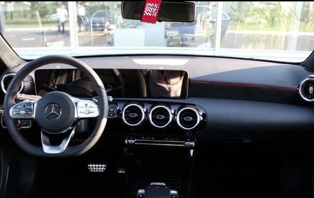 Mercedes-Benz A-Класс, 2019 год, 2 400 000 рублей, 6 фотография