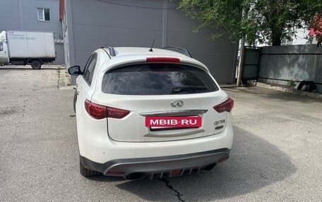 Infiniti QX70, 2015 год, 2 300 000 рублей, 19 фотография