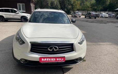 Infiniti QX70, 2015 год, 2 300 000 рублей, 21 фотография