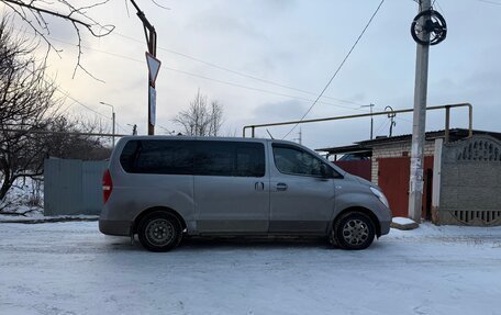 Hyundai H-1 II рестайлинг, 2011 год, 1 650 000 рублей, 2 фотография