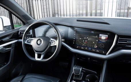 Volkswagen Touareg III, 2018 год, 4 630 000 рублей, 15 фотография