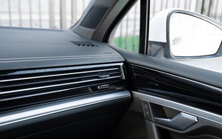 Volkswagen Touareg III, 2018 год, 4 630 000 рублей, 26 фотография