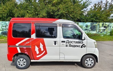 Toyota Pixis Space, 2014 год, 550 000 рублей, 2 фотография