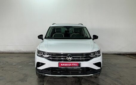 Volkswagen Tiguan II, 2021 год, 3 750 000 рублей, 2 фотография