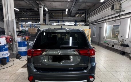 Mitsubishi Outlander III рестайлинг 3, 2017 год, 2 000 050 рублей, 3 фотография