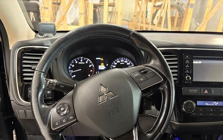 Mitsubishi Outlander III рестайлинг 3, 2017 год, 2 000 050 рублей, 5 фотография