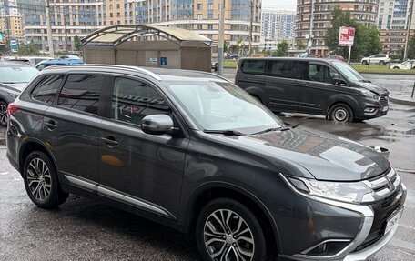 Mitsubishi Outlander III рестайлинг 3, 2017 год, 2 000 050 рублей, 4 фотография