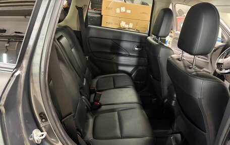 Mitsubishi Outlander III рестайлинг 3, 2017 год, 2 000 050 рублей, 8 фотография