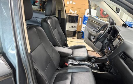 Mitsubishi Outlander III рестайлинг 3, 2017 год, 2 000 050 рублей, 7 фотография