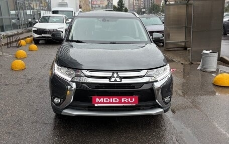 Mitsubishi Outlander III рестайлинг 3, 2017 год, 2 000 050 рублей, 10 фотография