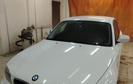 BMW 1 серия, 2009 год, 750 000 рублей, 2 фотография