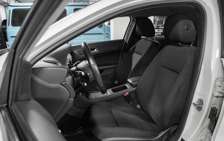 Mercedes-Benz A-Класс, 2016 год, 1 550 000 рублей, 8 фотография