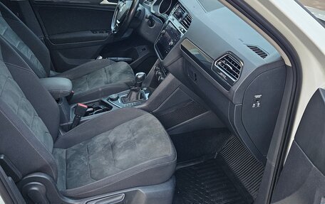 Volkswagen Tiguan II, 2019 год, 2 850 000 рублей, 21 фотография