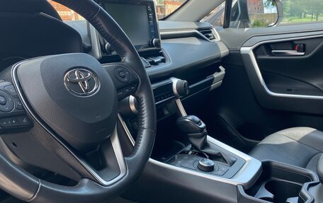 Toyota RAV4, 2021 год, 3 750 000 рублей, 4 фотография