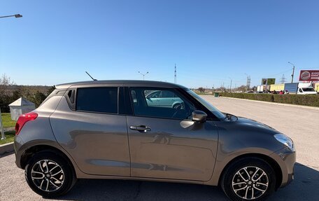 Suzuki Swift V, 2022 год, 1 650 000 рублей, 2 фотография