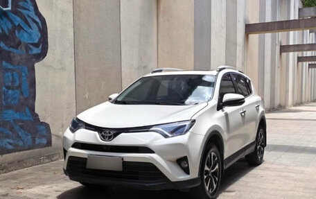 Toyota RAV4, 2016 год, 1 880 000 рублей, 3 фотография