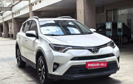 Toyota RAV4, 2016 год, 1 880 000 рублей, 4 фотография