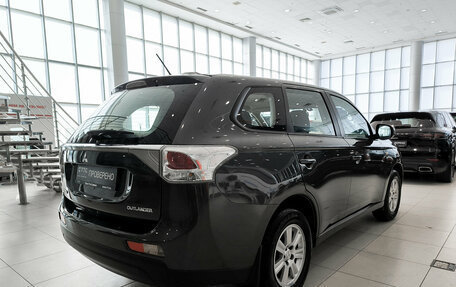 Mitsubishi Outlander III рестайлинг 3, 2014 год, 1 550 000 рублей, 9 фотография