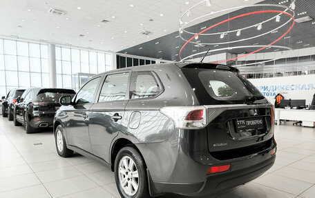 Mitsubishi Outlander III рестайлинг 3, 2014 год, 1 550 000 рублей, 11 фотография