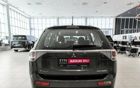Mitsubishi Outlander III рестайлинг 3, 2014 год, 1 550 000 рублей, 10 фотография