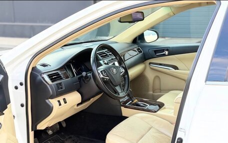Toyota Camry, 2015 год, 2 090 000 рублей, 6 фотография