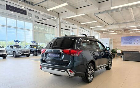 Mitsubishi Outlander III рестайлинг 3, 2019 год, 2 949 900 рублей, 6 фотография