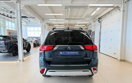 Mitsubishi Outlander III рестайлинг 3, 2019 год, 2 949 900 рублей, 5 фотография