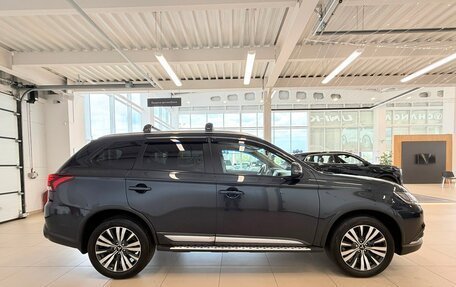 Mitsubishi Outlander III рестайлинг 3, 2019 год, 2 949 900 рублей, 7 фотография