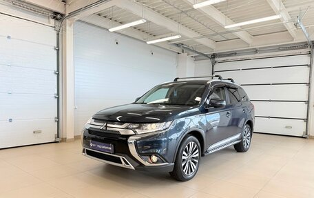 Mitsubishi Outlander III рестайлинг 3, 2019 год, 2 949 900 рублей, 2 фотография