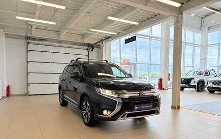 Mitsubishi Outlander III рестайлинг 3, 2019 год, 2 949 900 рублей, 8 фотография