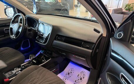 Mitsubishi Outlander III рестайлинг 3, 2019 год, 2 949 900 рублей, 12 фотография