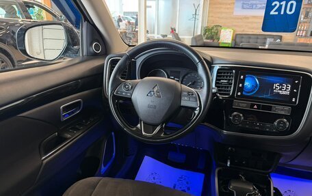 Mitsubishi Outlander III рестайлинг 3, 2019 год, 2 949 900 рублей, 14 фотография