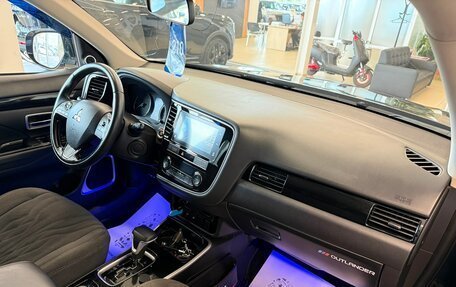 Mitsubishi Outlander III рестайлинг 3, 2019 год, 2 949 900 рублей, 13 фотография