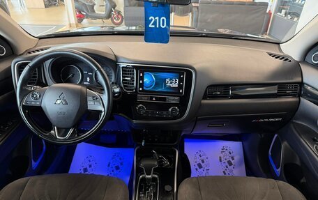 Mitsubishi Outlander III рестайлинг 3, 2019 год, 2 949 900 рублей, 16 фотография