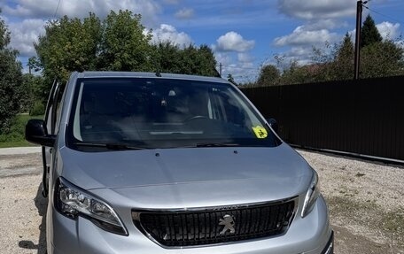 Peugeot Traveller I, 2020 год, 3 300 000 рублей, 1 фотография