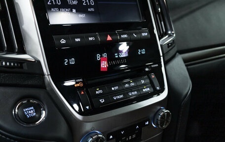 Toyota Land Cruiser 200, 2019 год, 8 700 000 рублей, 21 фотография