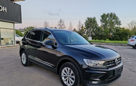 Volkswagen Tiguan II, 2017 год, 1 999 000 рублей, 3 фотография