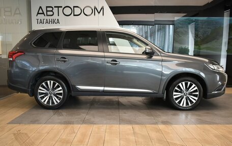 Mitsubishi Outlander III рестайлинг 3, 2019 год, 2 299 000 рублей, 4 фотография